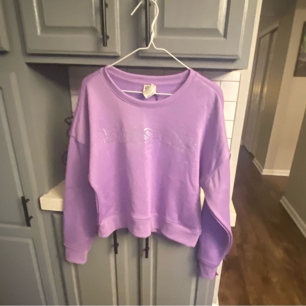 Women’s love and sports sweatshirt, NWT